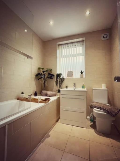5 Bedroom, Sleeps 9 - Base To Explore Liverpool And Beyond Exterior foto