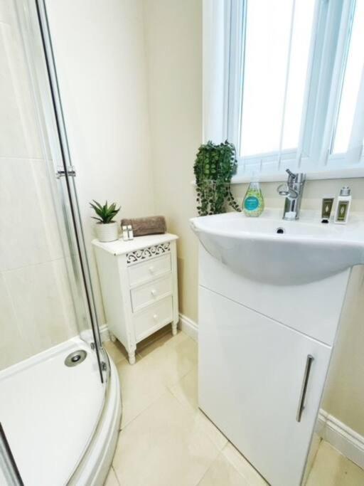 5 Bedroom, Sleeps 9 - Base To Explore Liverpool And Beyond Exterior foto