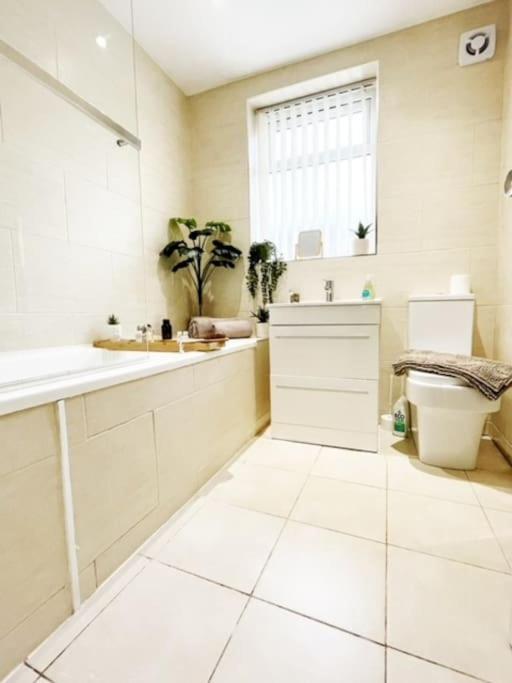 5 Bedroom, Sleeps 9 - Base To Explore Liverpool And Beyond Exterior foto