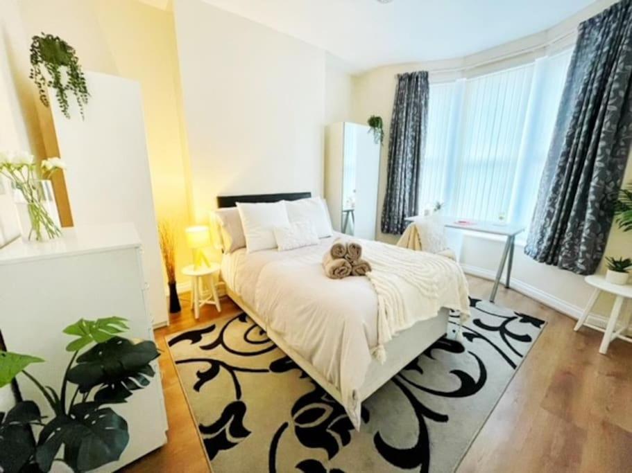 5 Bedroom, Sleeps 9 - Base To Explore Liverpool And Beyond Exterior foto